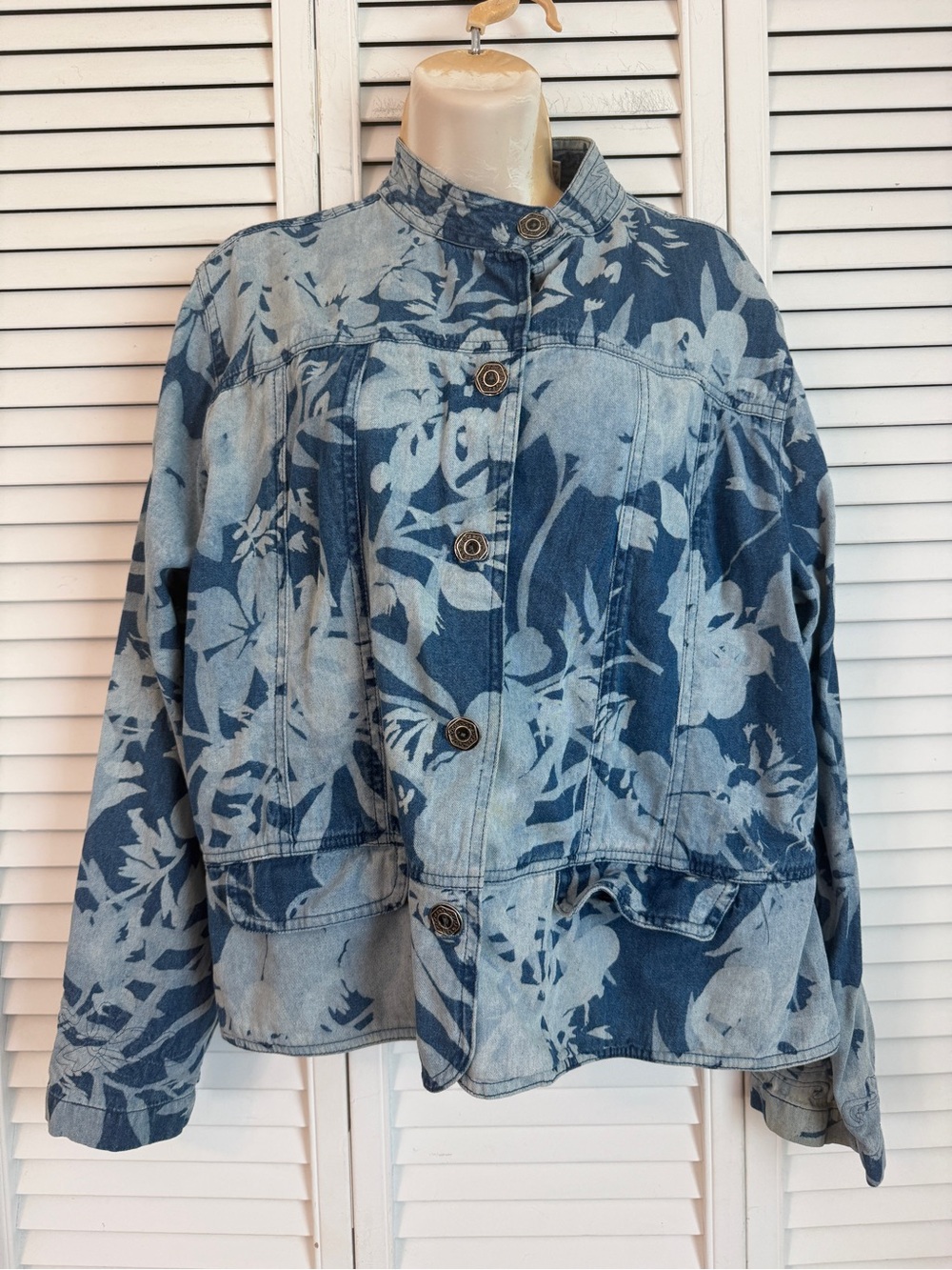 Chico's Floral Jean Jacket Size 3 Peplum Pockeys Buttons Boho Coastal High Neck